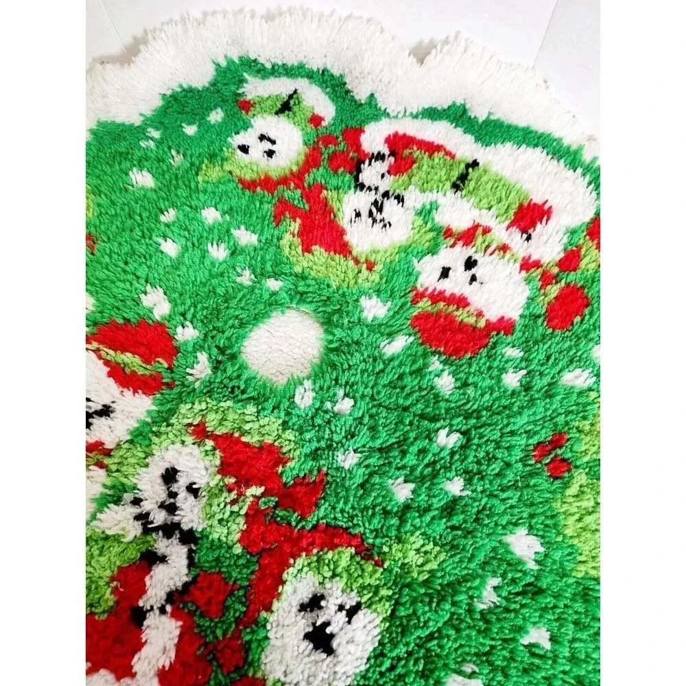 Vintage Latch Hook Rug Handmade Christmas Tree Skirt Snowman Family 40”